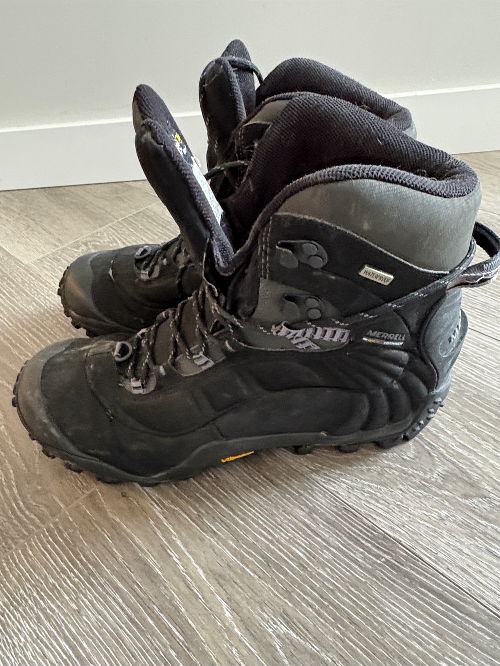 Merrill Vibram sole, Black Winter Snow Boots - Picture 3 of 6